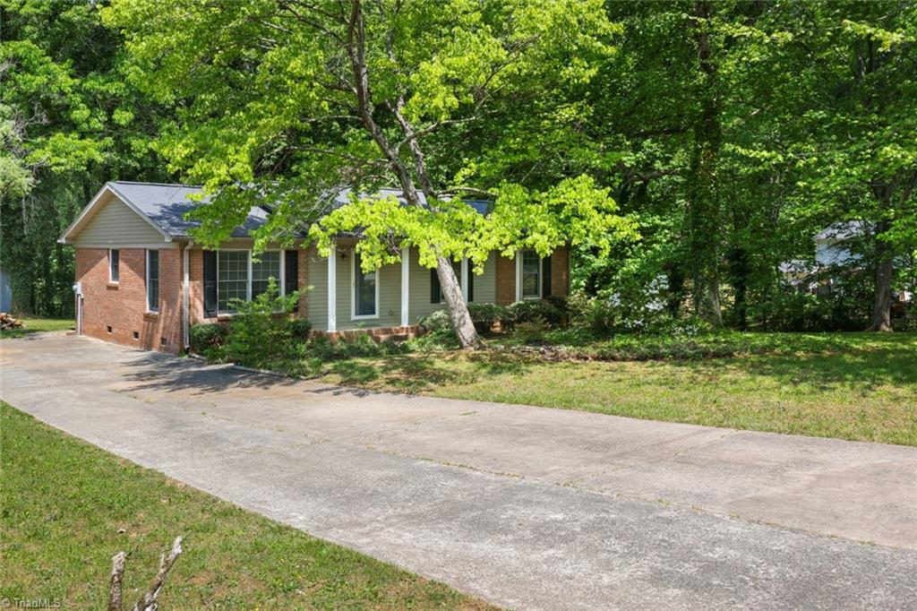 655 Shellhabour Boulevard Rural Hall, NC 27045 - Photo 3 of 30 Gallery Image 3