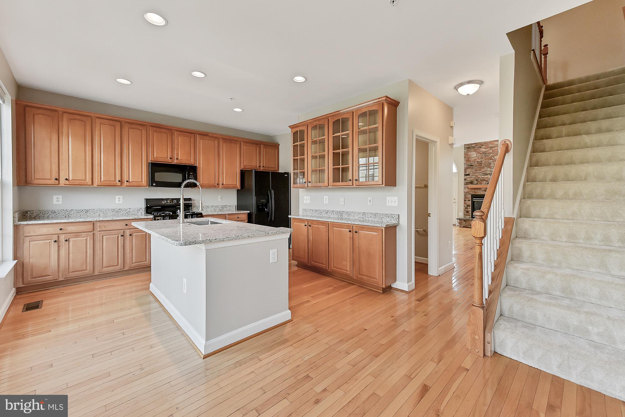 8829 Lew Wallace Road Frederick, MD 21704 - Photo 15 of 55 Updated kitchen with exotic granite