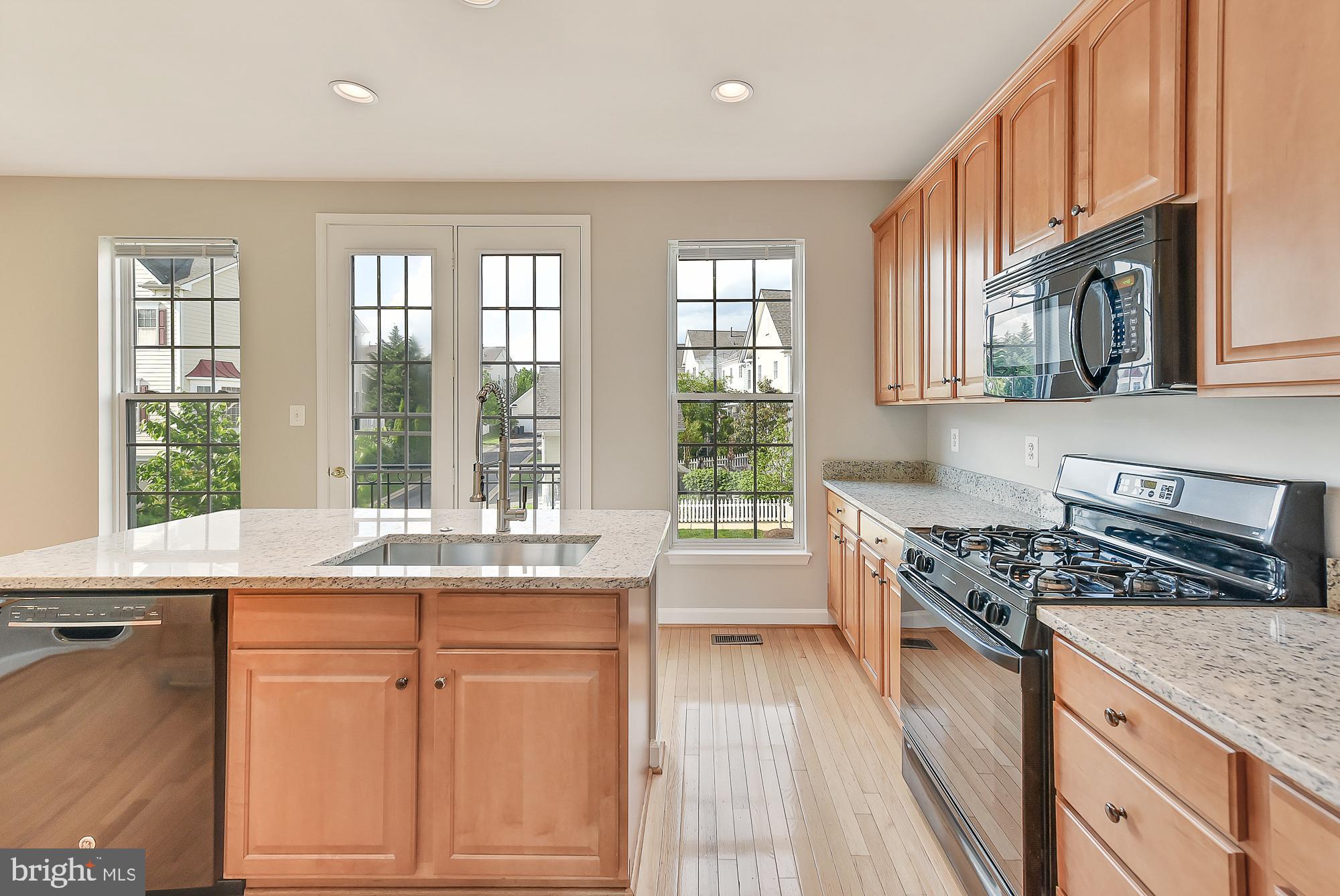 8829 Lew Wallace Road Frederick, MD 21704 - Photo 18 of 55 Updated kitchen with exotic granite