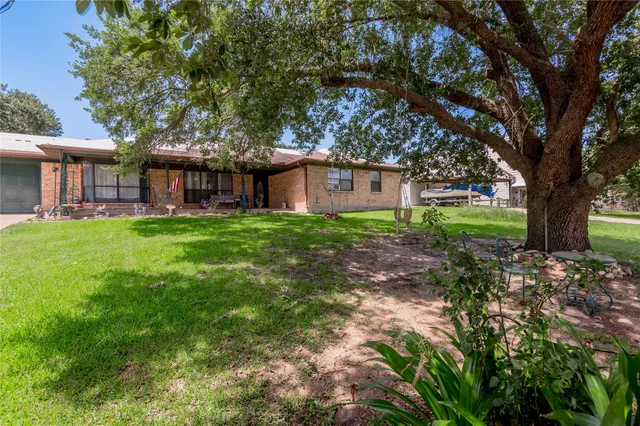 $199,900 | 100 Lakeview Drive, Point Blank, TX 77364