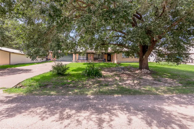 $199,900 | 100 Lakeview Drive, Point Blank, TX 77364