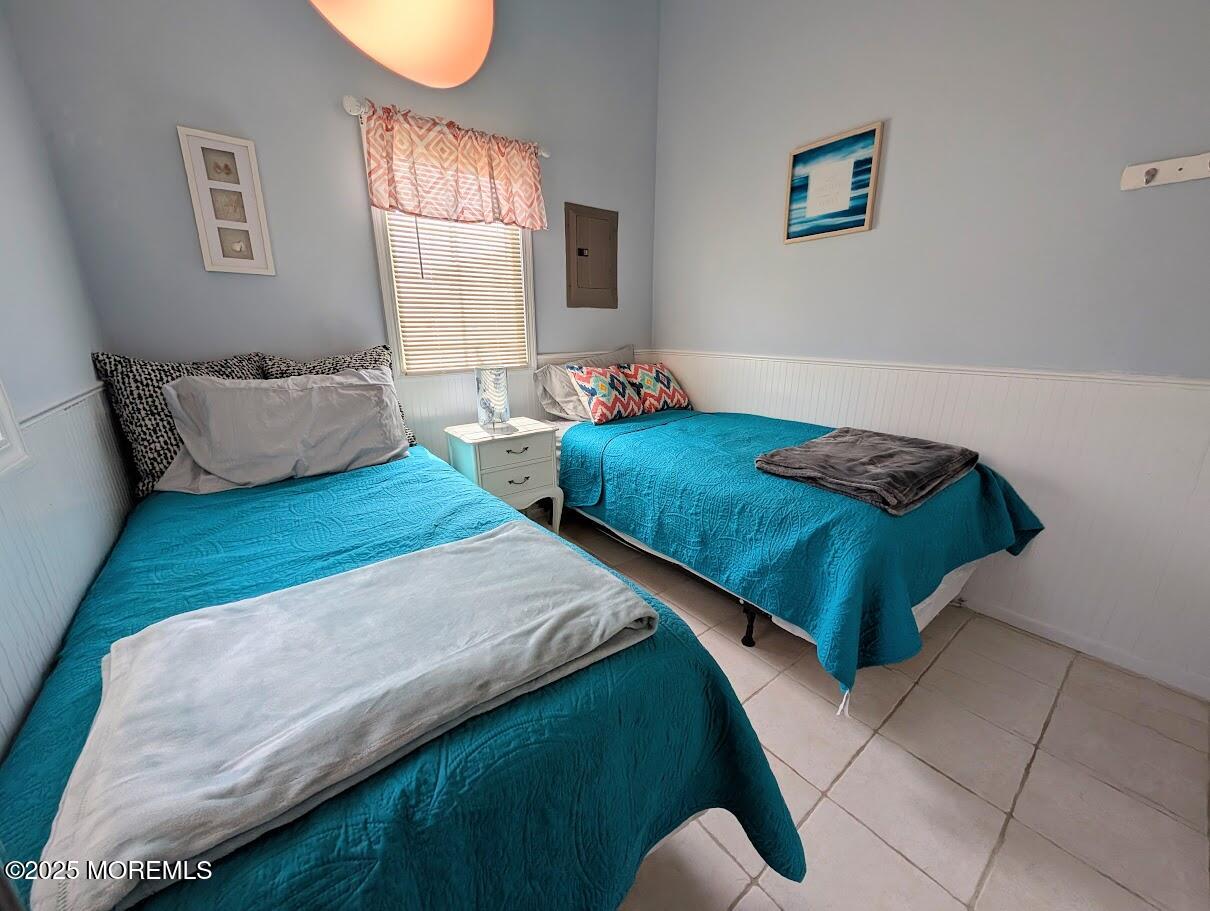 31 East Cormorant Way Lavallette, NJ 08735 - Photo 20 of 22 a bedroom with two beds and a couch