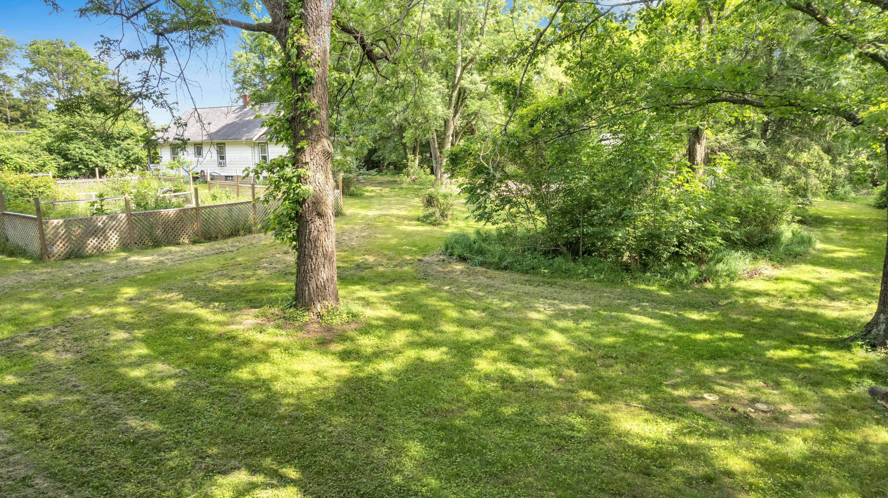 7979 Dublin Road Dublin, OH 43017 - Photo 34 of 40 Extra privacy!