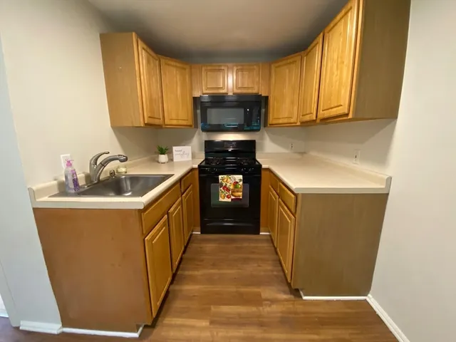 $1,950 | 12 Cedar Street, Unit 4, Holliston, MA 01746