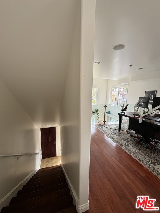 Almayo Avenue Los Angeles, CA 90064 - Photo 31 of 35 a view of a living room