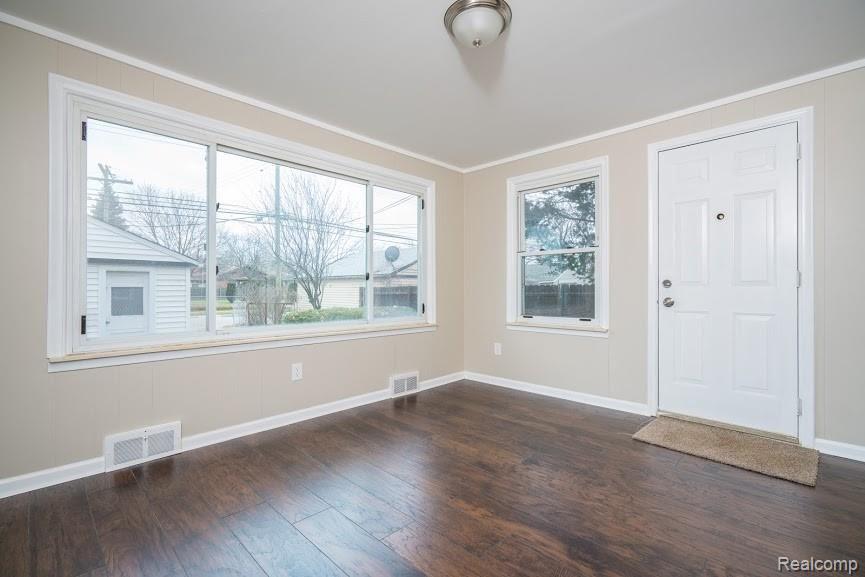 8584 Harding Center Line, MI 48015 - Photo 16 of 43