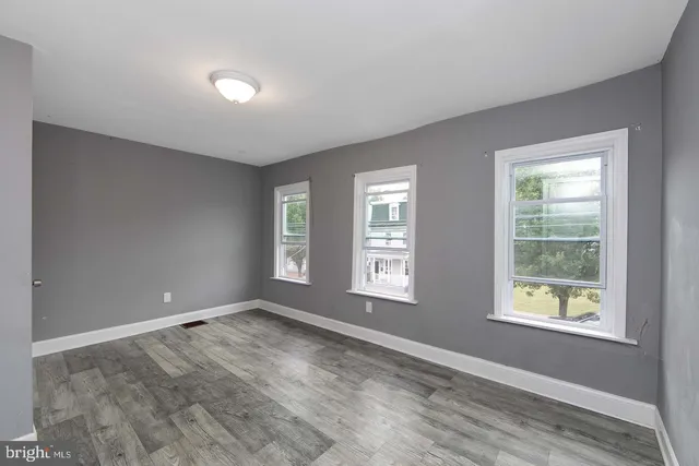 $2,095 | 133 East Federal Street, Burlington, NJ 08016