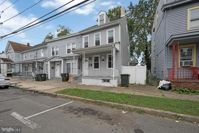 $2,095 | 133 East Federal Street, Burlington, NJ 08016