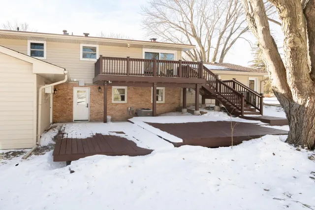 $595,000 | 300 Viking Drive, Mankato, MN 56001