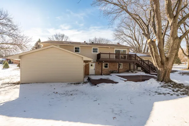 $585,000 | 300 Viking Drive, Mankato, MN 56001