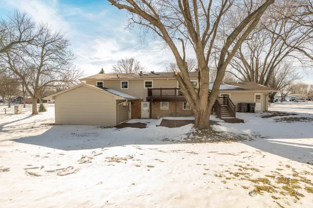 $585,000 | 300 Viking Drive, Mankato, MN 56001