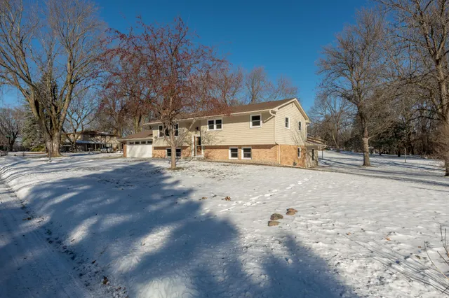 $595,000 | 300 Viking Drive, Mankato, MN 56001