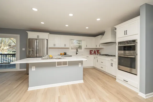 $595,000 | 300 Viking Drive, Mankato, MN 56001