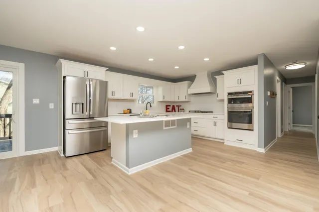 $595,000 | 300 Viking Drive, Mankato, MN 56001