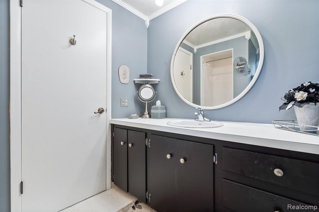 4248 Chicago Road Warren, MI 48092 - Photo 19 of 36