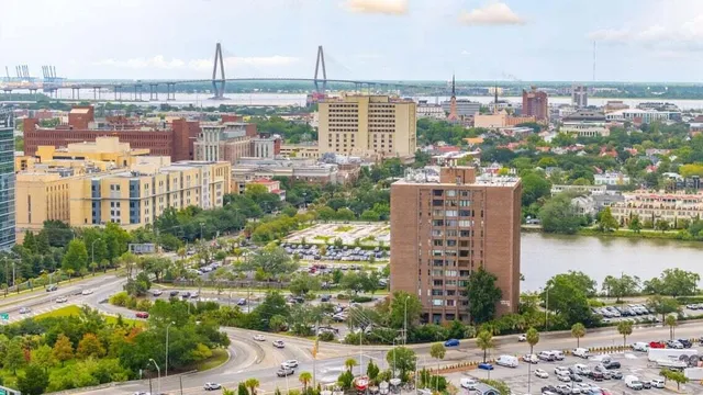 $3,500 | 14 Lockwood Drive, Unit 6I, Charleston, SC 29401