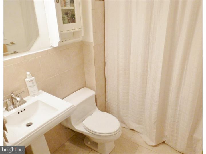 863 Morefield Road Philadelphia, PA 19115 - Photo 22 of 24 Bathroom