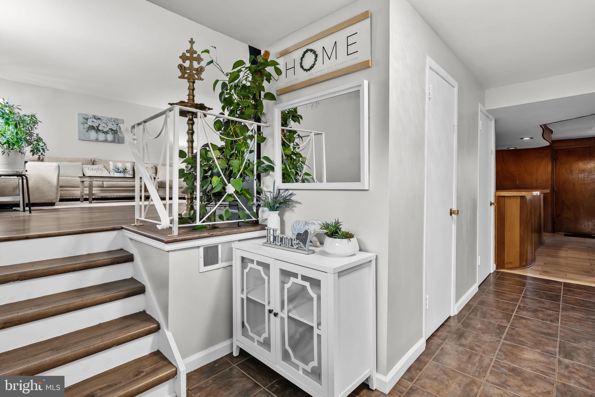 497 Pinewood Road Philadelphia, PA 19116 - Photo 4 of 33 Gallery Image 4