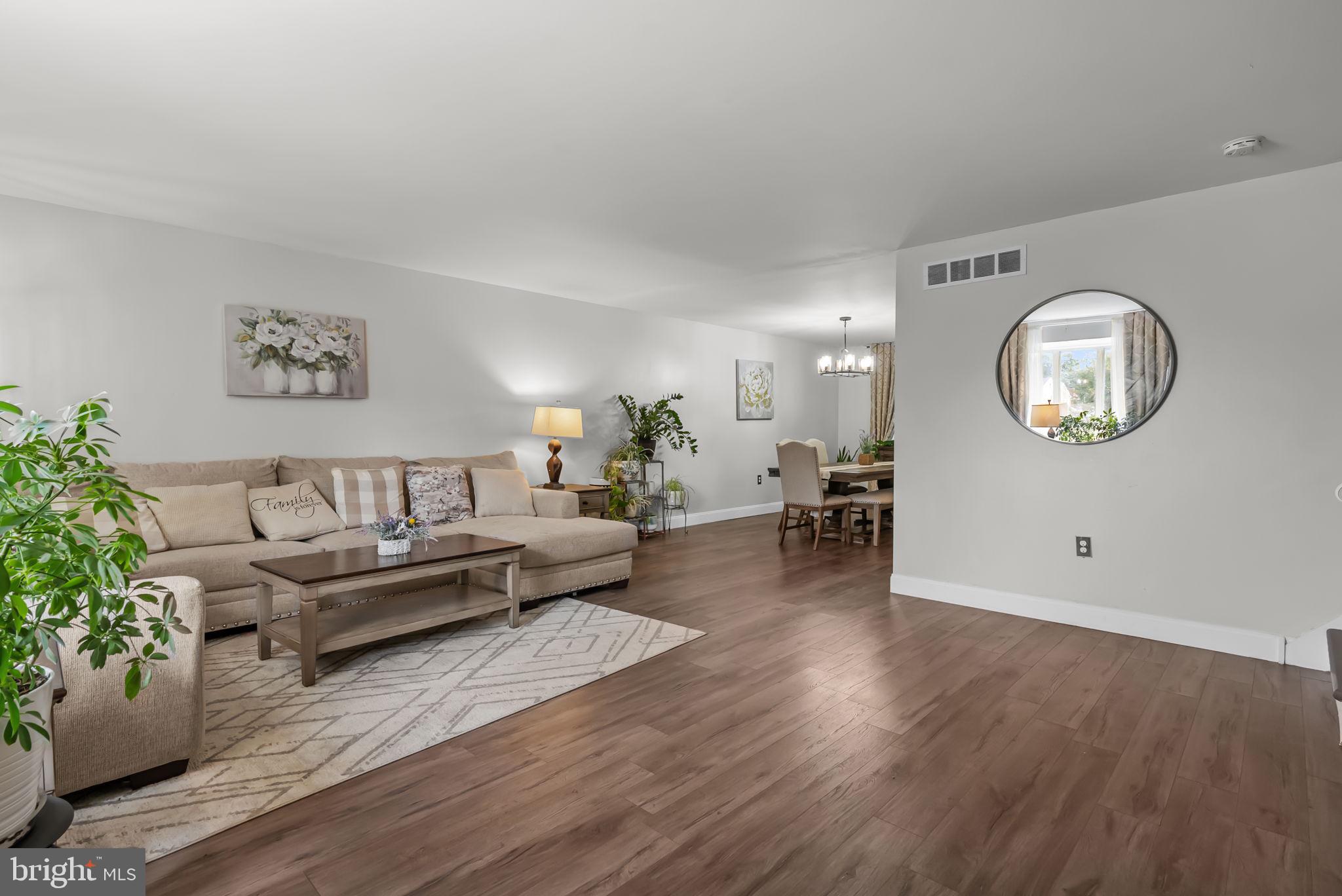 497 Pinewood Road Philadelphia, PA 19116 - Photo 5 of 33 Gallery Image 5