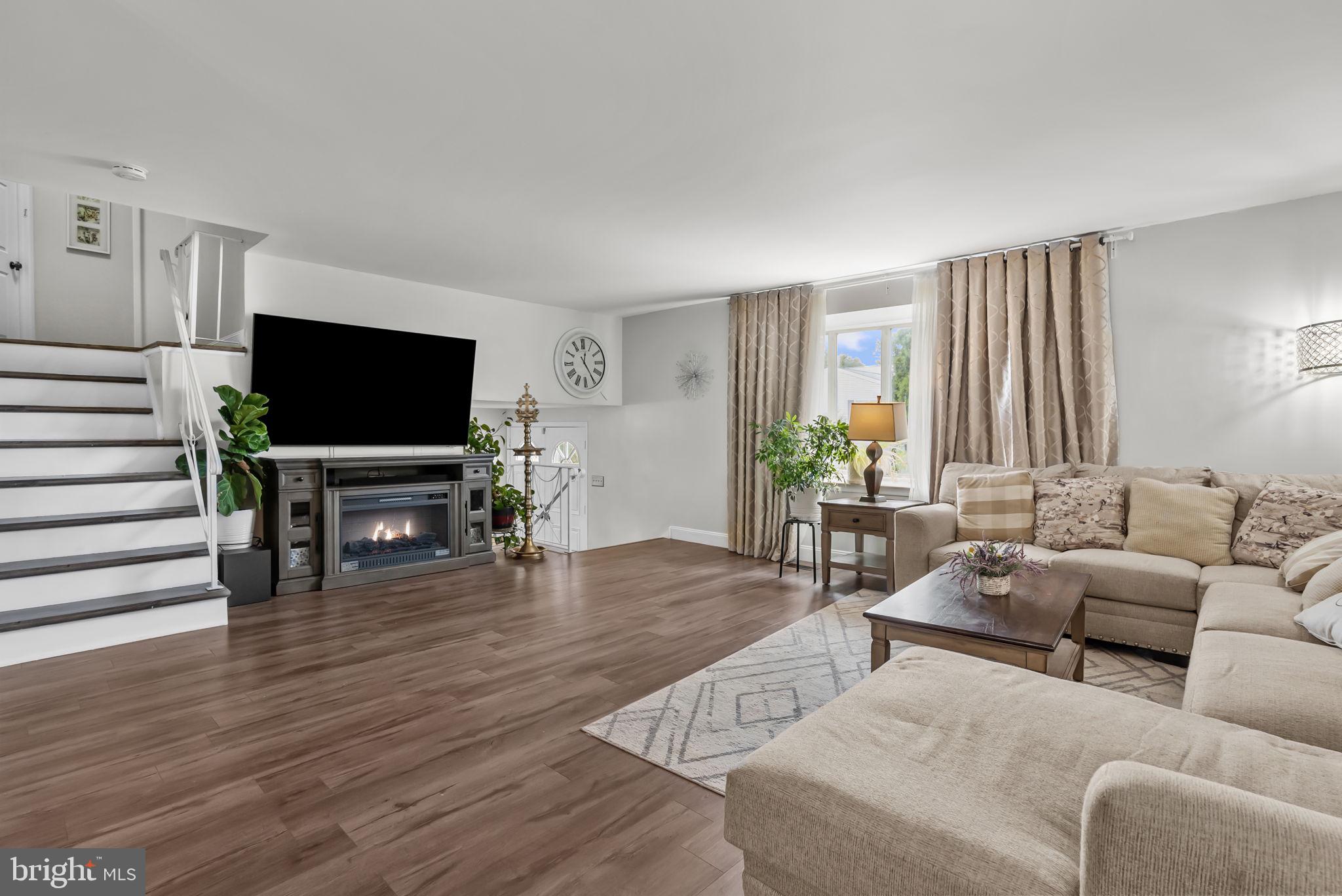 497 Pinewood Road Philadelphia, PA 19116 - Photo 6 of 33 Gallery Image 6
