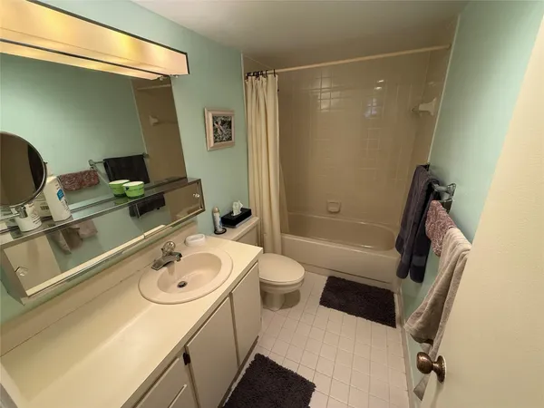 $174,900 | 200 Southeast 5th Avenue, Unit 606, Dania Beach, FL 33004