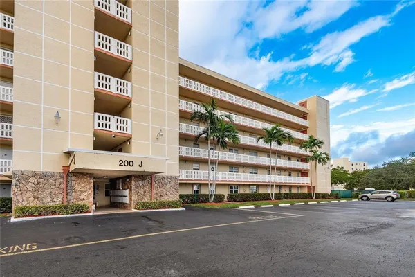 $174,900 | 200 Southeast 5th Avenue, Unit 606, Dania Beach, FL 33004