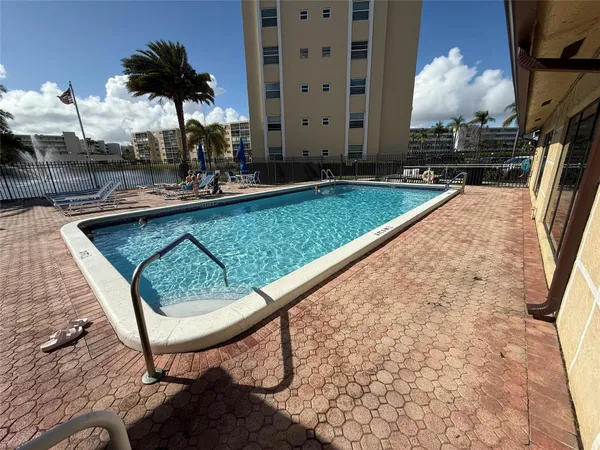 $174,900 | 200 Southeast 5th Avenue, Unit 606, Dania Beach, FL 33004
