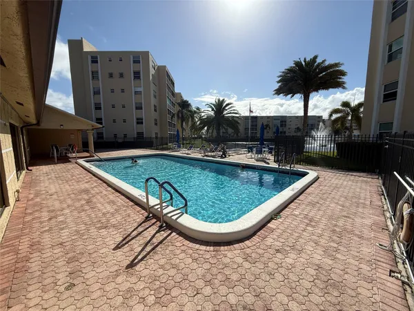 $174,900 | 200 Southeast 5th Avenue, Unit 606, Dania Beach, FL 33004