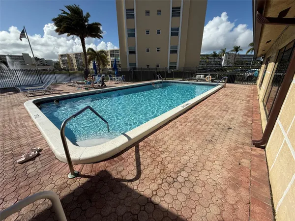 $174,900 | 200 Southeast 5th Avenue, Unit 606, Dania Beach, FL 33004
