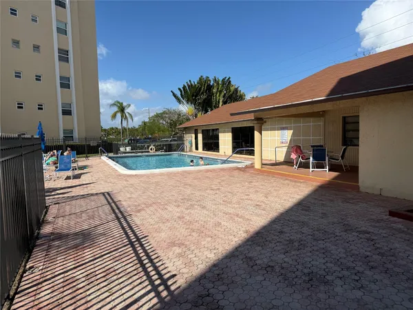$174,900 | 200 Southeast 5th Avenue, Unit 606, Dania Beach, FL 33004