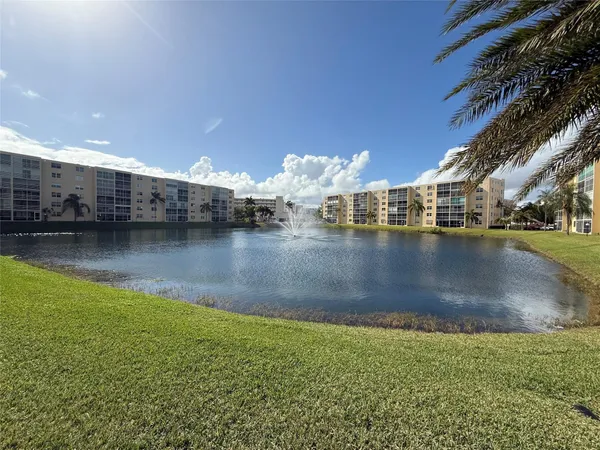 $174,900 | 200 Southeast 5th Avenue, Unit 606, Dania Beach, FL 33004