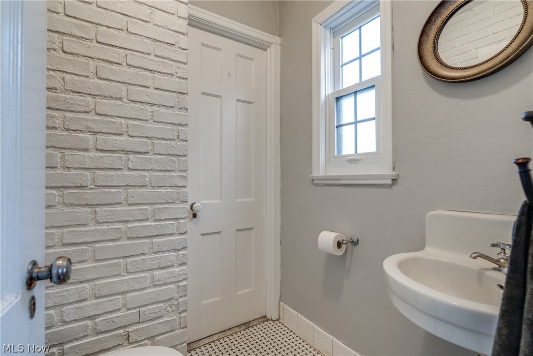 2199 Edgerton Road Cleveland, OH 44118 - Photo 11 of 25 Gallery Image 11