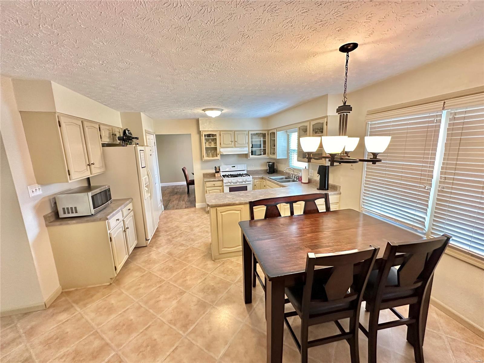1979 Raintree Trail Collinsville, IL 62234 - Photo 18 of 52 Gallery Image 18
