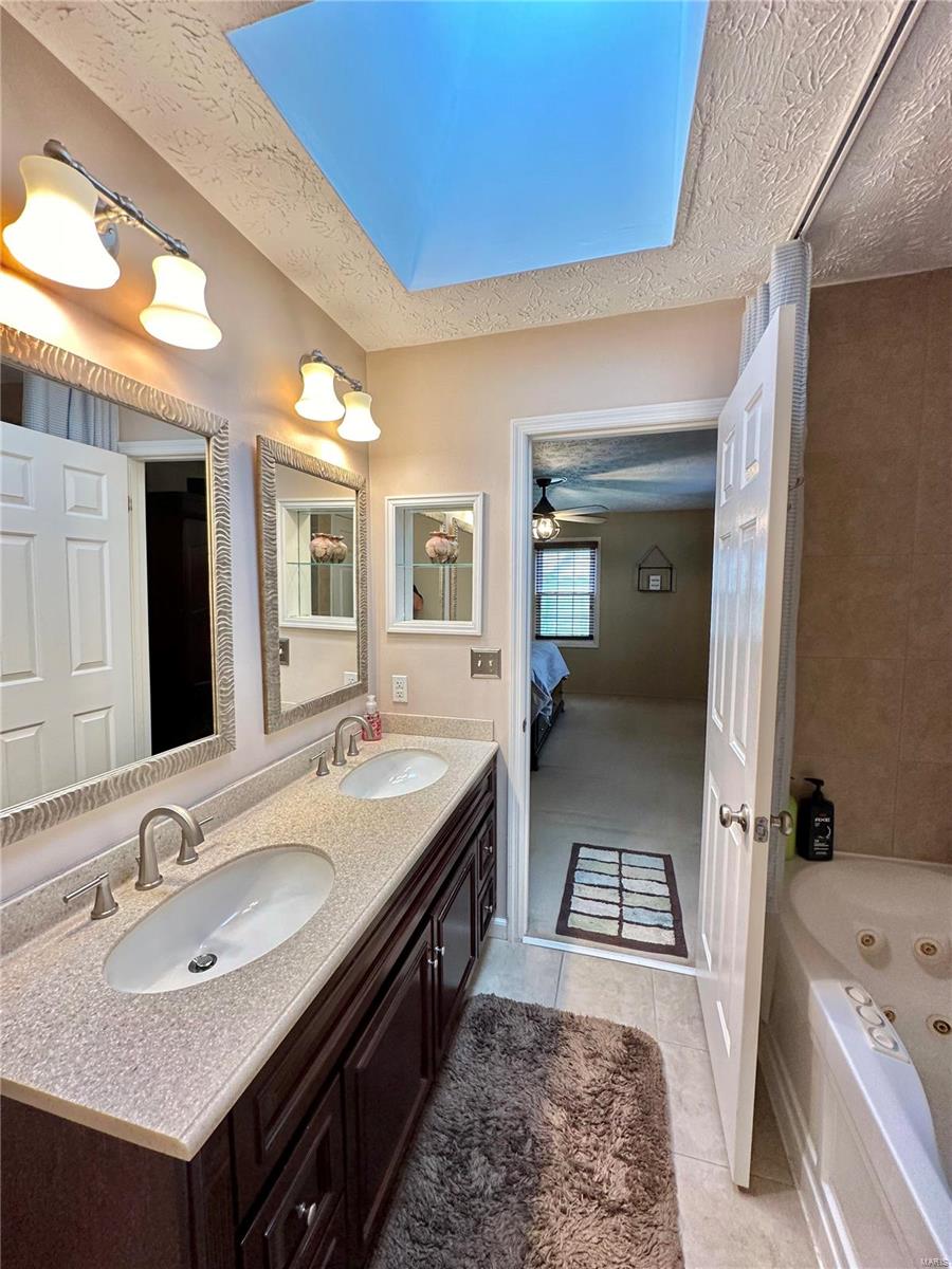 1979 Raintree Trail Collinsville, IL 62234 - Photo 33 of 52 Gallery Image 33