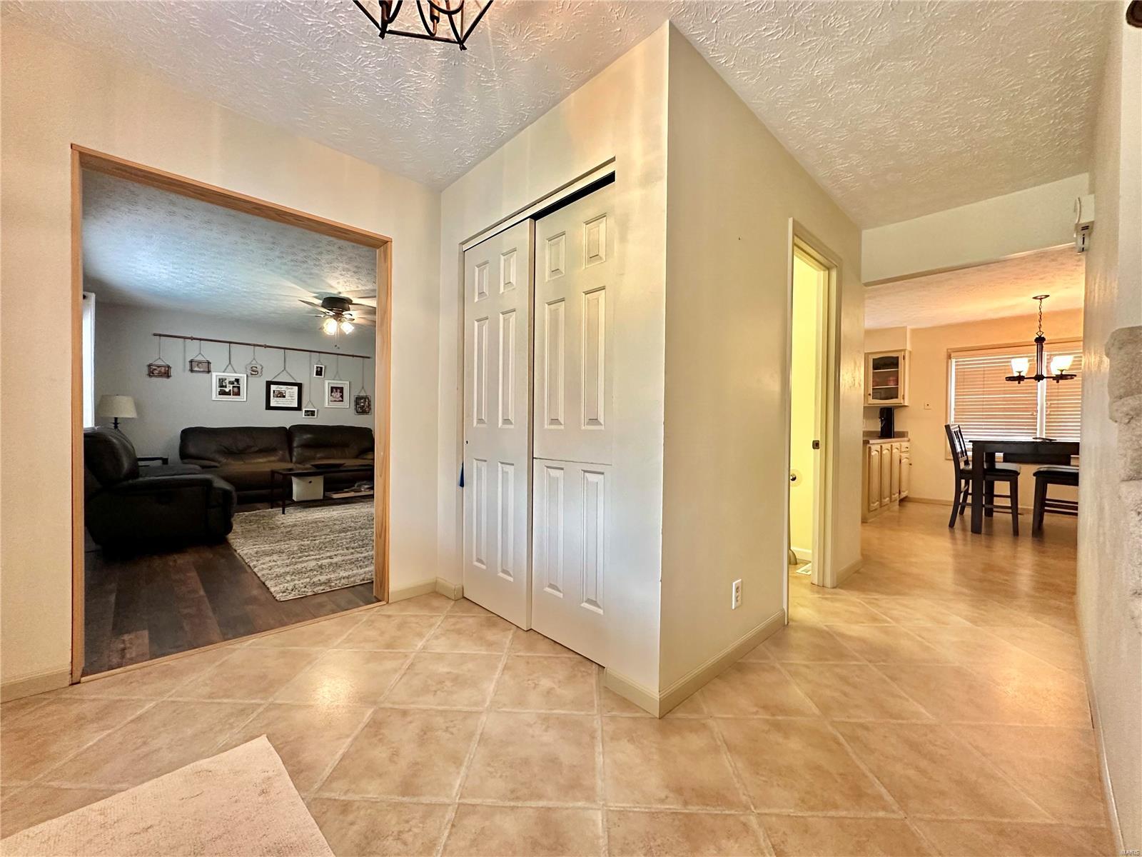 1979 Raintree Trail Collinsville, IL 62234 - Photo 7 of 52 Gallery Image 7