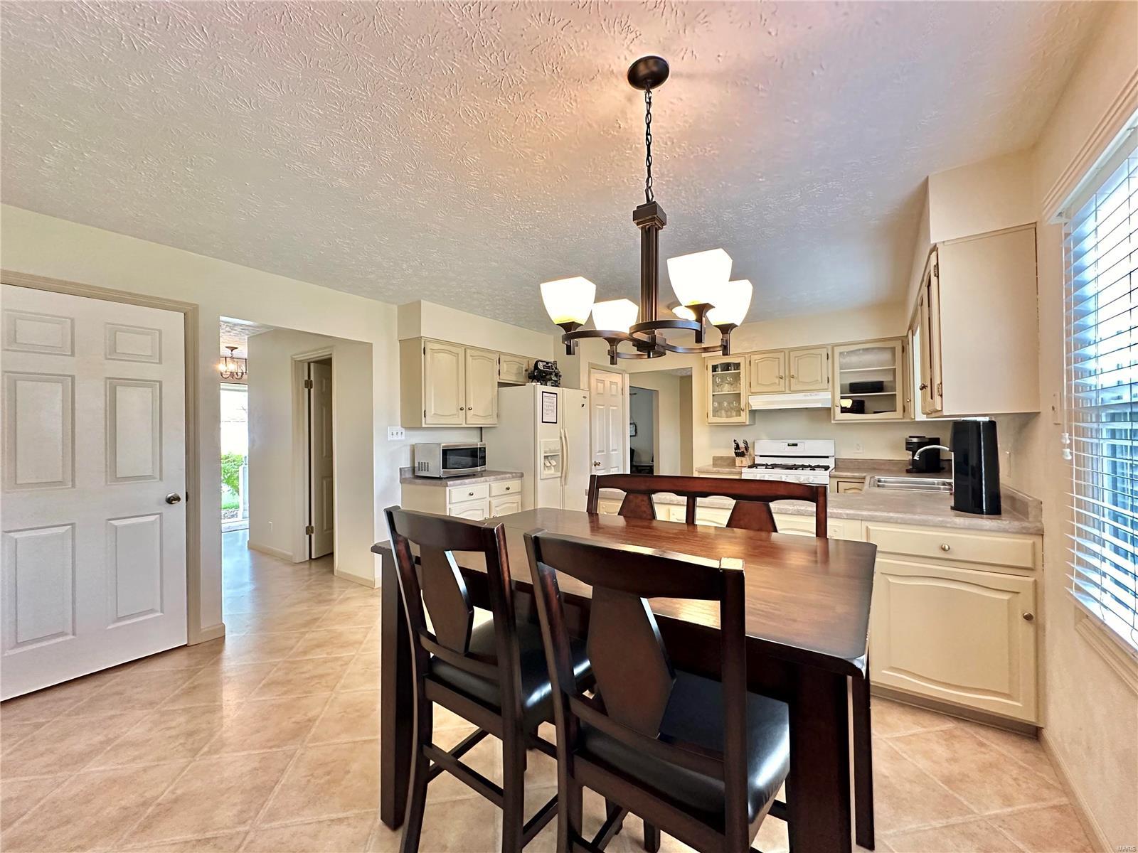 1979 Raintree Trail Collinsville, IL 62234 - Photo 9 of 52 Gallery Image 9