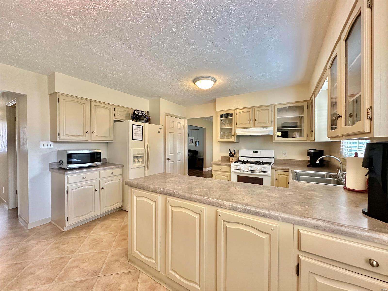 1979 Raintree Trail Collinsville, IL 62234 - Photo 10 of 52 Gallery Image 10