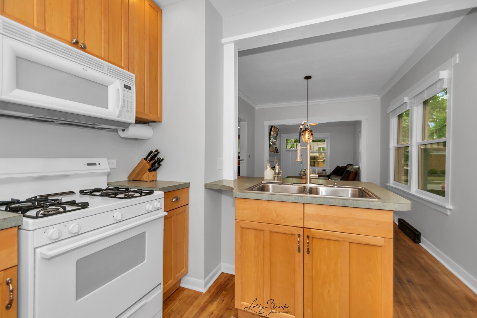 204 East Burlington Street Riverside, IL 60546 - Photo 7 of 13