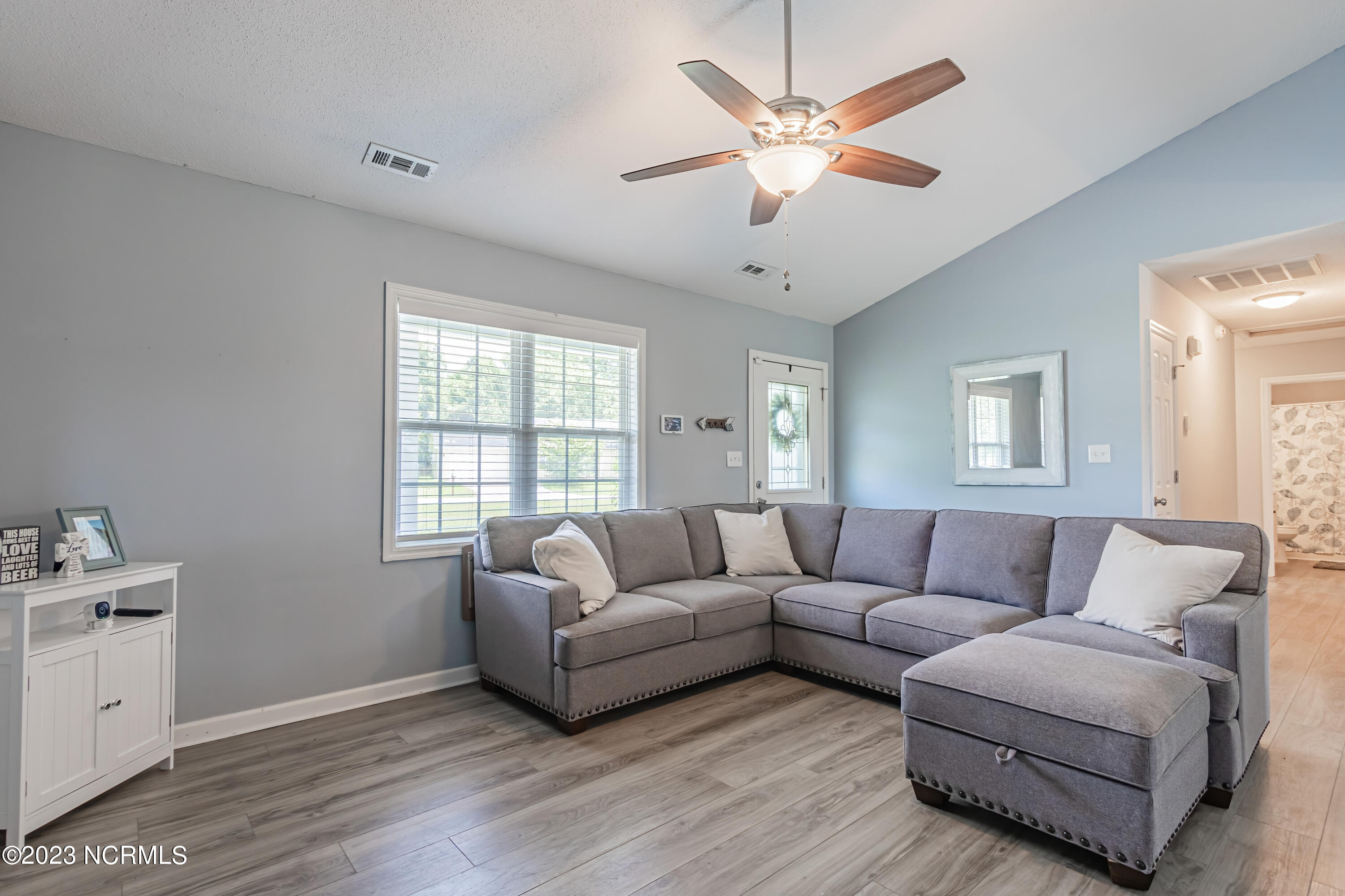 208 Parnell Road Hubert, NC 28539 - Photo 4 of 54 Living room