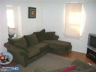 723 West Evesham Road Runnemede, NJ 08078 - Photo 3 of 12 Living Room