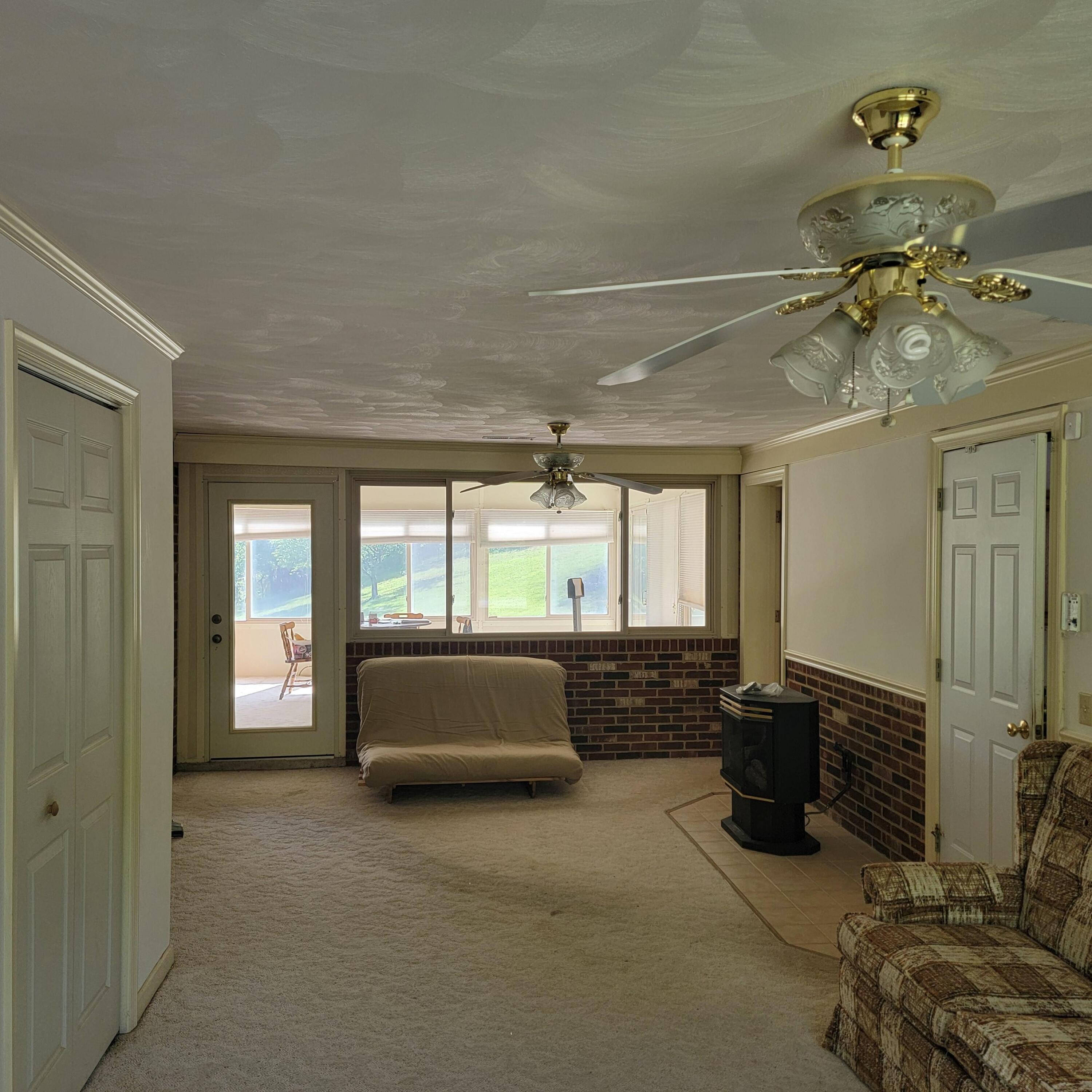 1106 Hogan Road Blue Ridge, VA 24064 - Photo 17 of 29 1000007827