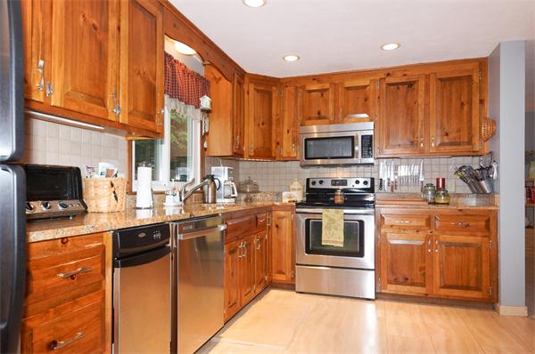 33 Jordan Road Franklin, MA 02038 - Photo 3 of 27 Gallery Image 3