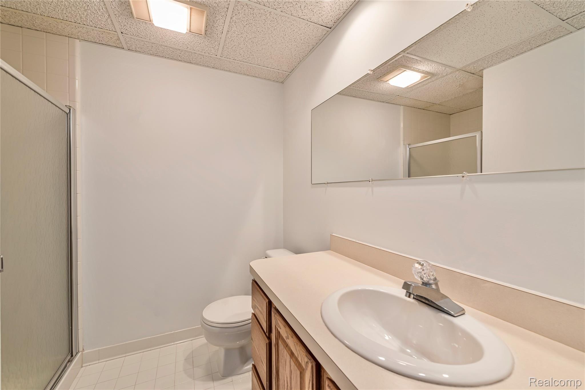 2199 London Bridge Drive Rochester, MI 48307 - Photo 15 of 18 Lower Level Bath