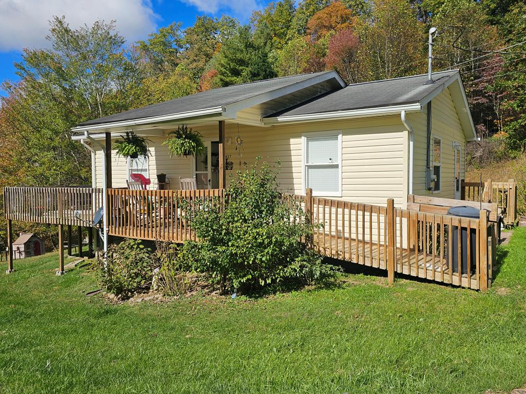 427 Scenic Road Raven, VA 24639 - Photo 1 of 29 Gallery Image 1