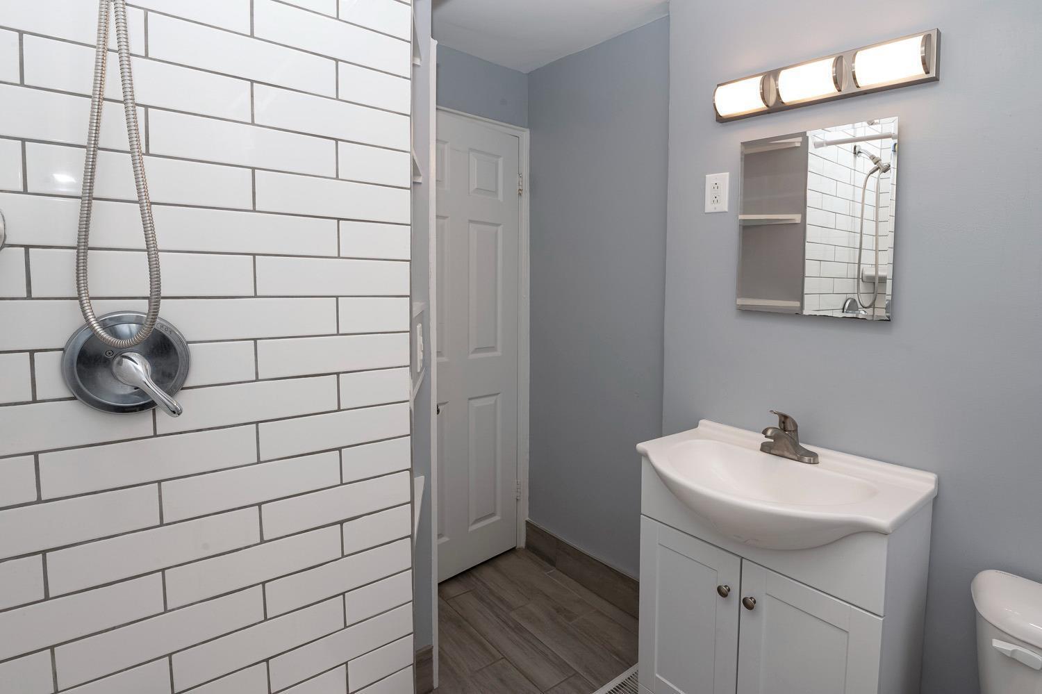 528 Roebling Road Cincinnati, OH 45238 - Photo 17 of 29