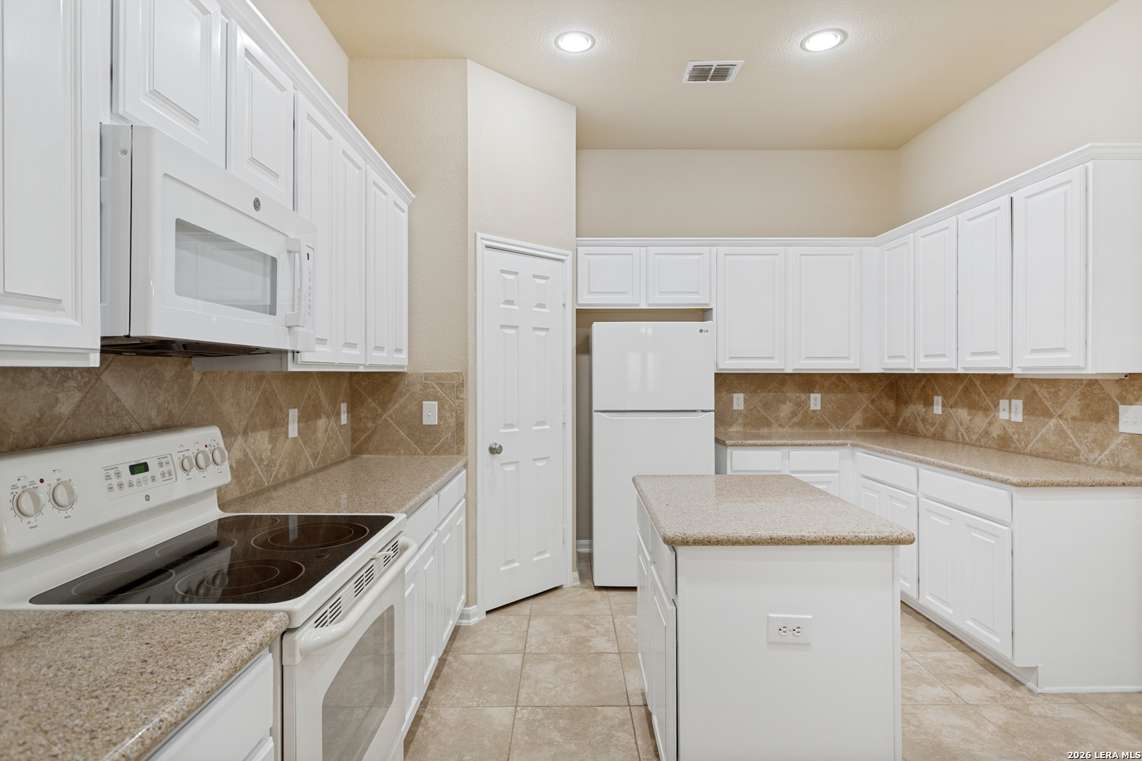 8910 Hanover Forest Helotes, TX 78023 - Photo 12 of 30