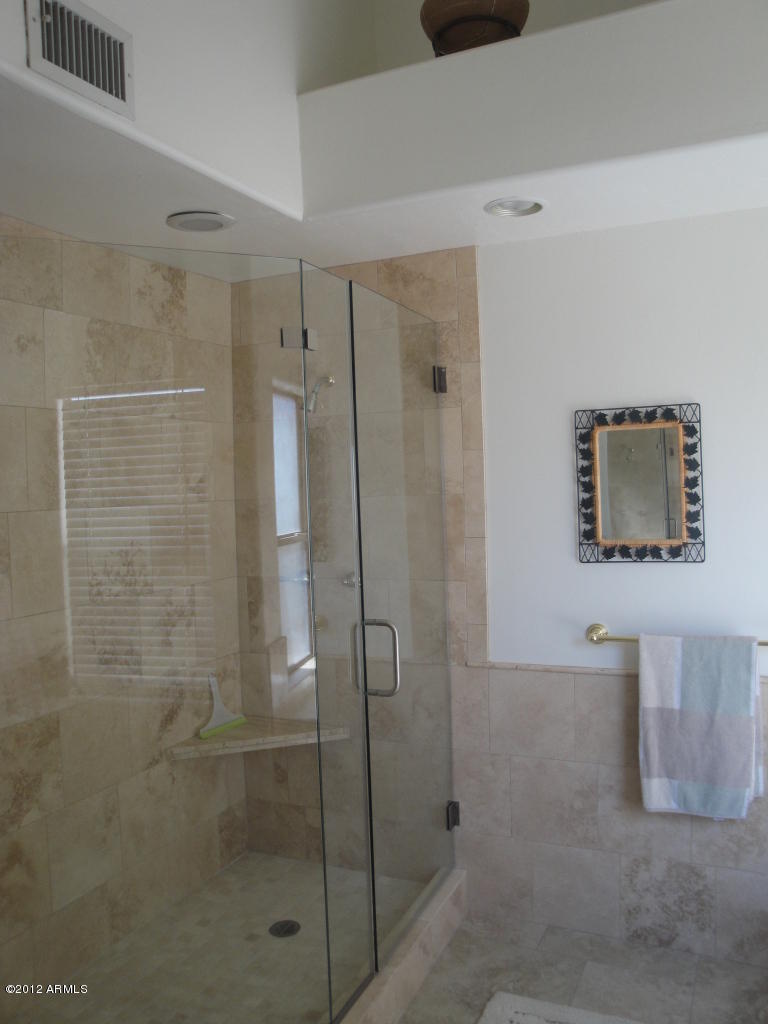 7272 East Gainey Ranch Road, Unit 124 Scottsdale, AZ 85258 - Photo 17 of 36 UPSTAIRS BATH