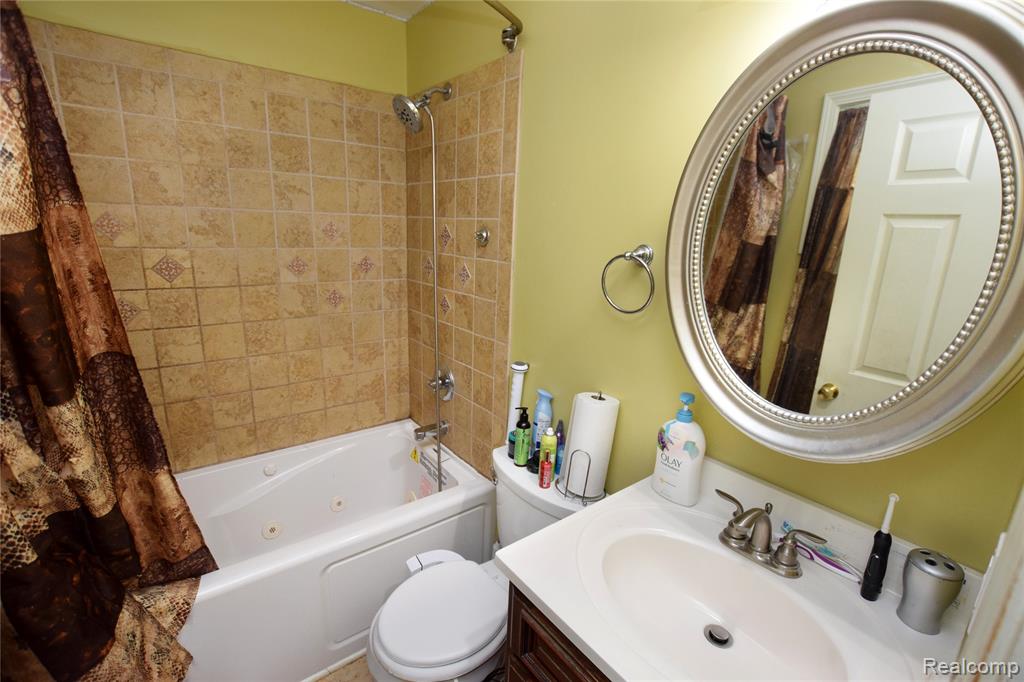 4301 Pengelly Road Flint, MI 48507 - Photo 9 of 16