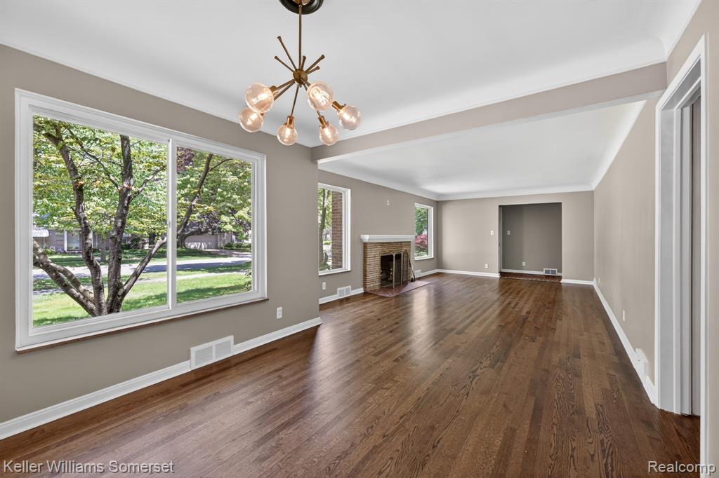 1681 Oxford Road Grosse Pointe, MI 48236 - Photo 6 of 25