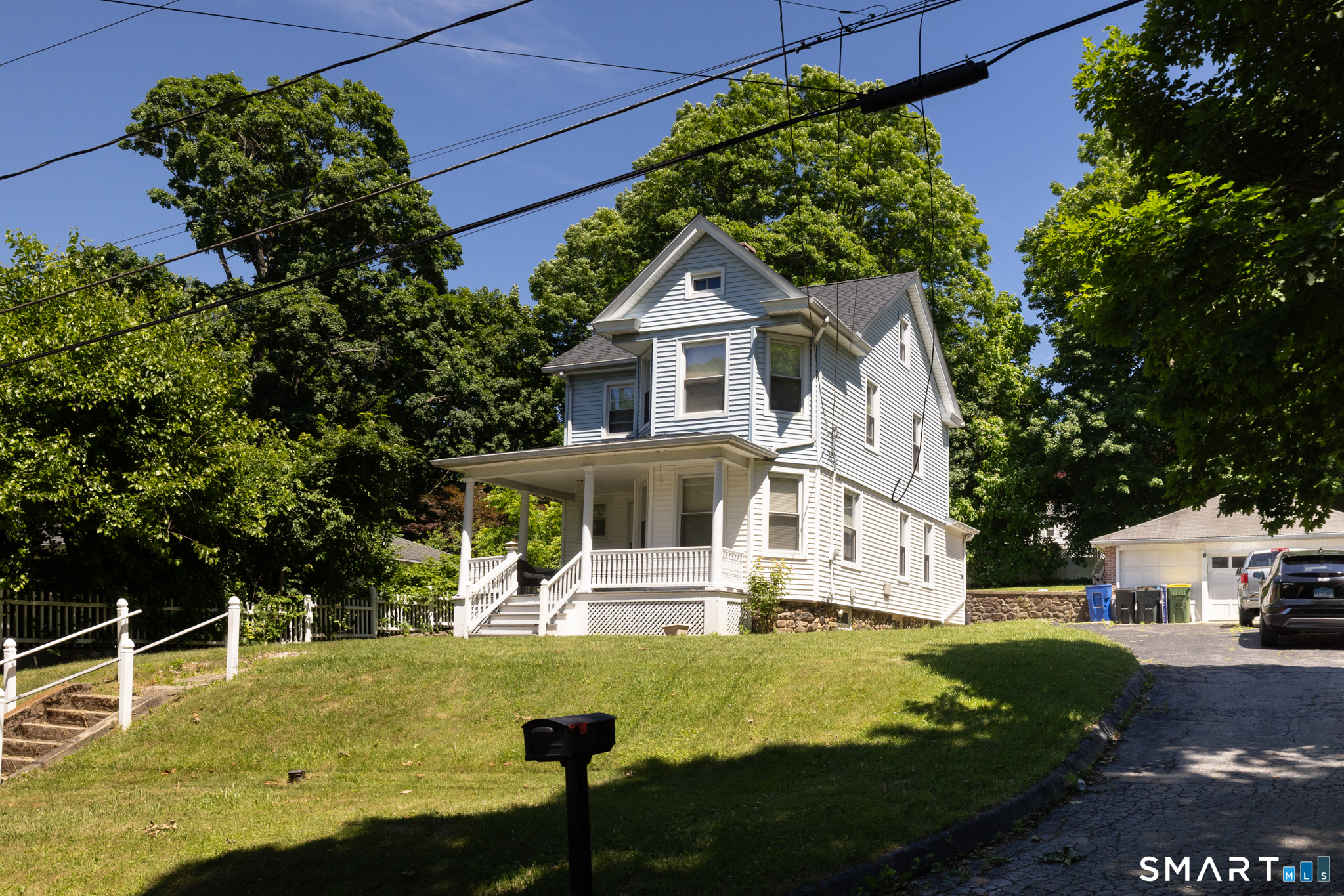 33 Maplewood Street Waterbury, CT 06708 - Photo 1 of 19